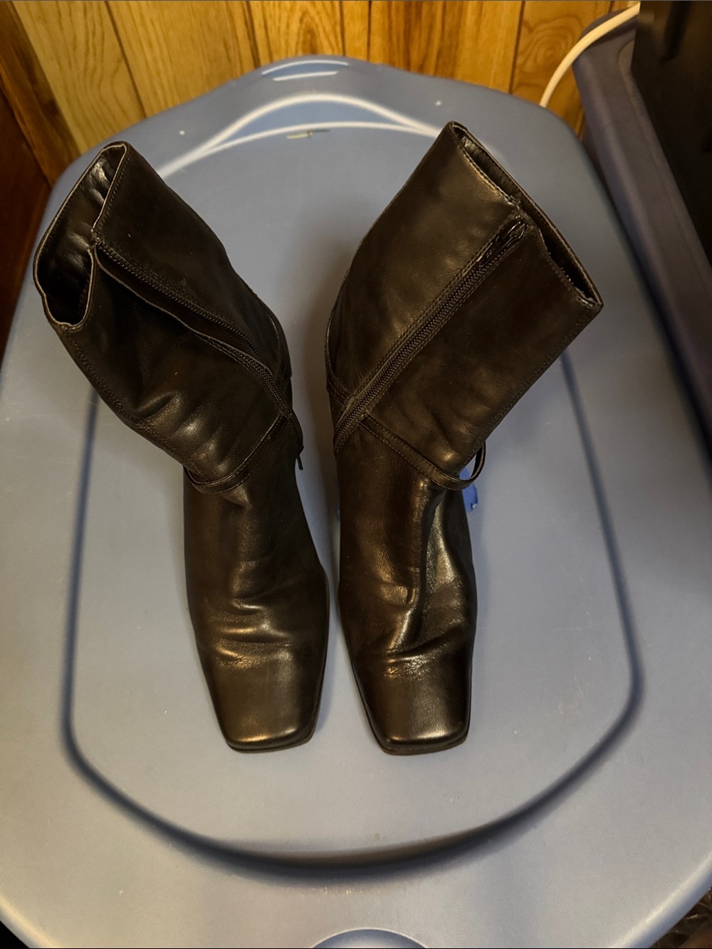 Apostrophe Black Leather Square-Toe Heeled Ankle Boots